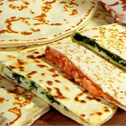 | Cassoni con Mozzarella e...