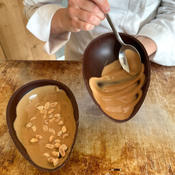 UOVA INTERE RIPIENE DI CREME SPALMABILI