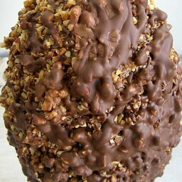 UOVA ARTIGIANALI RICOPERTE DA CIOCCOLATO E GRANELLE CROCCANTI