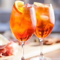 Aperitivo della casa alla frutta con Aperol