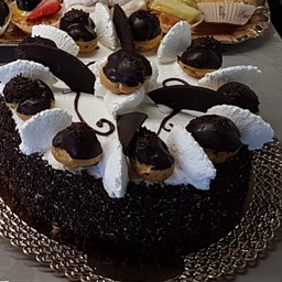 Torta Saint Honorè al cioccolato