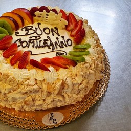 Meringata alla frutta fresca