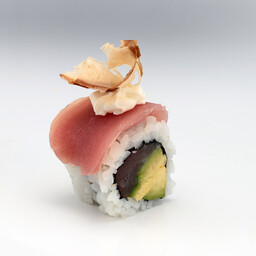 81. Uramaki tuna plus
