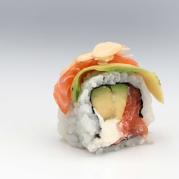 82. Uramaki salmon plus