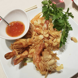Gamberi fritti con mandorle