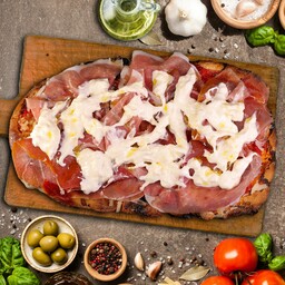 Pinsa CRUDO E STRACCIATELLA