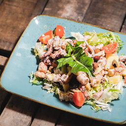 Polipo con patate e olive nere