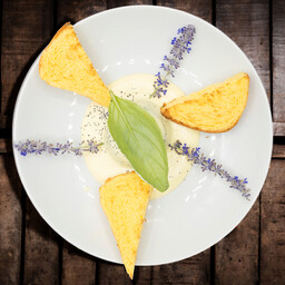 Tortino di erbette con salsa al parmigiano