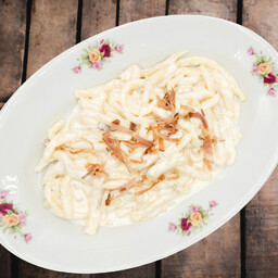 Strozzapreti panna e speck