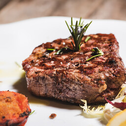 Filetto ai ferri con patate al forno