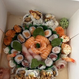 Sushi Cake Medium 60 pz