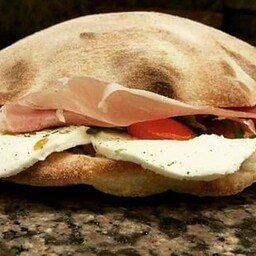 Puccia con Wurstel e Patatine