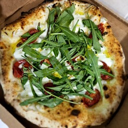 Pizza Caprese