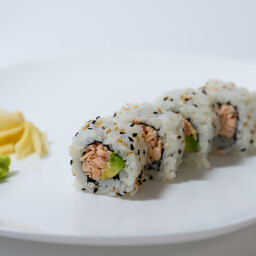 Uramaki salmone cotto avocado