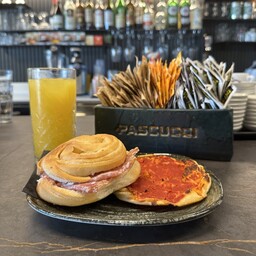 2 PEZZI SALATI + SPREMUTA