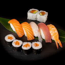 Small mixed sushi