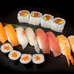 Large mixed sushi