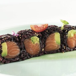 Ura salmone avocado nero