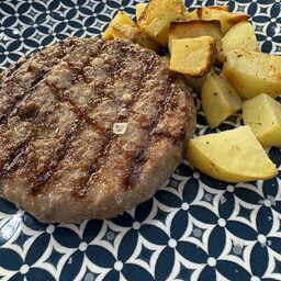 HAMBURGER DI MANZO CON PATATE AL FORNO