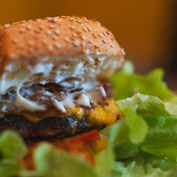 MENU COMPLETO - Hamburger + Patatine + Bibita + Dolce