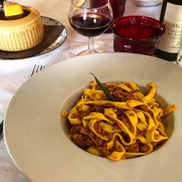 TAGLIATELLE AL RAGU' DI STROLGHINO
