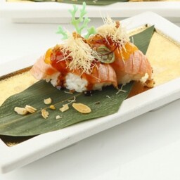 G18 SAKE FLAMBE' NIGIRI