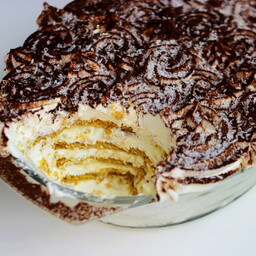 Tiramisù al latte di cocco e scaglie di cioccolato fondente
