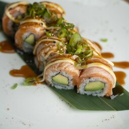 Sakura salmon Roll