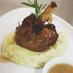 Stinco di agnello al forno