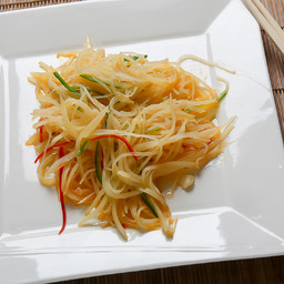 Patate sfilacciate in salsa agropiccante