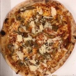 Pizza con porcini e grana Padano