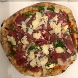 Pizza con Porchetta, Rucola e pomodorini