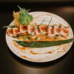 Maguro tataki e wok di verdure