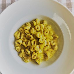 Tortellini in crema di parmigiano