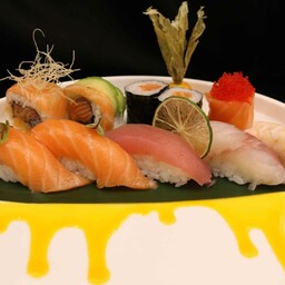 Sushi sashimi mix