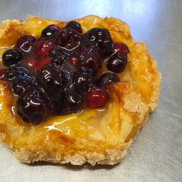 Puff pastry open with wild berries
