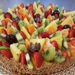Tart cake with fresh fruit