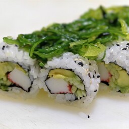 104 URA KANI WAKAME ROLL 8PZ