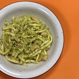 Strozzapreti Con Pesto Di Pistacchio e Gamberi	