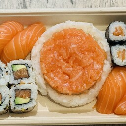 Sushi Lunch Box con Tartar al Salmone