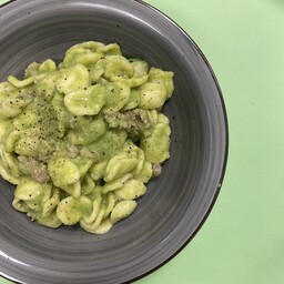 Orecchiette con Broccoli e Salsiccia