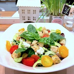 Greek Salad with Aromas