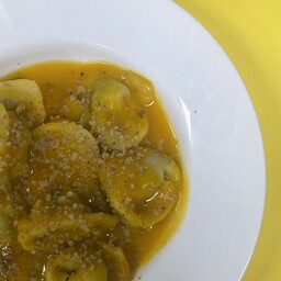 Gnocchi con crema di zucca e mandorle