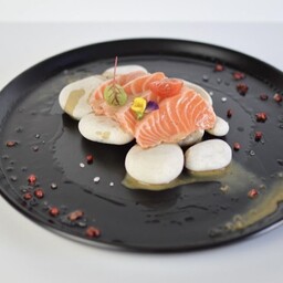 123 SALMONE TATAKI