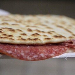 Piadina Con Salame Piccante