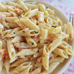 Mezze penne panna e salmone 