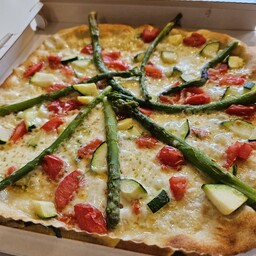 PIZZA ASPARAGI E POMODORINI 