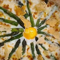 PIZZA ASPARAGI E UOVO 