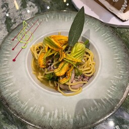 Chitarrina con Calamaretto Spillo e Fiori di Zucca