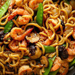 Yaki udon di pesce e verdure